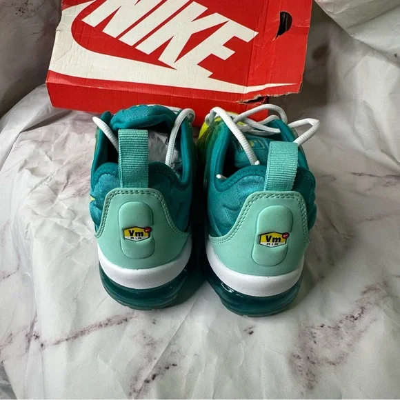 Nike Womens Vapor Max Lime Green and Teal Sneakers - Picture 6 of 9